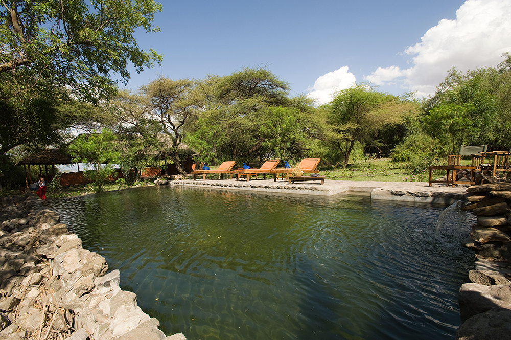 hotels in lake natron