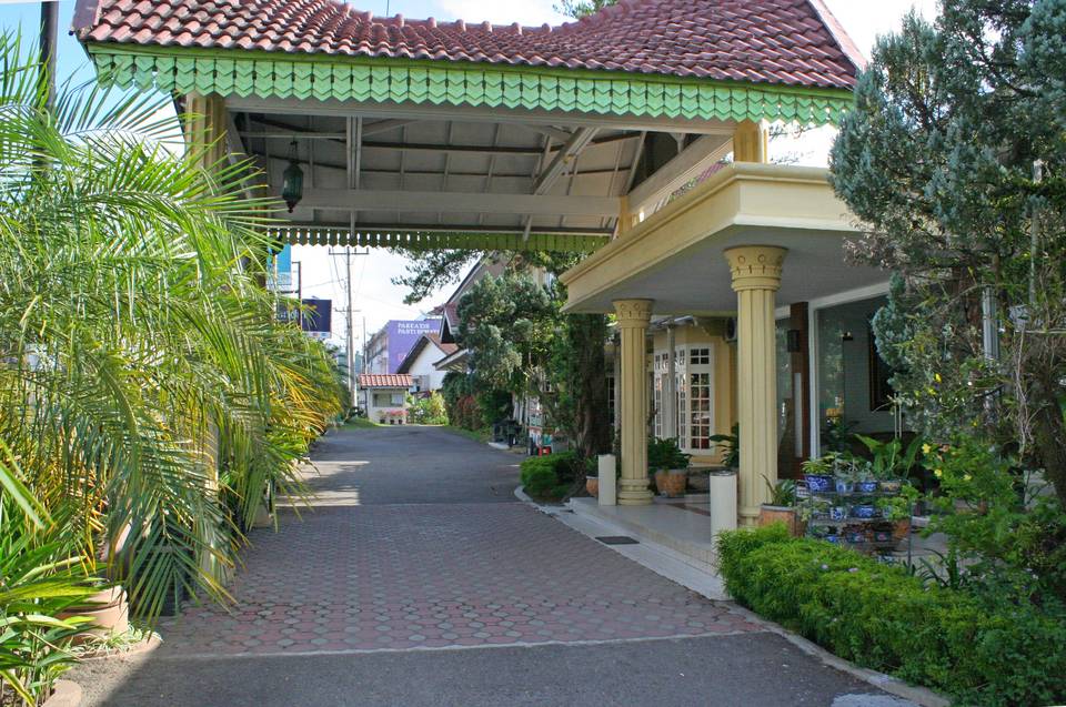 Natama Hotel in Padang Sidempuan op Sumatra, Indonesië Van Verre