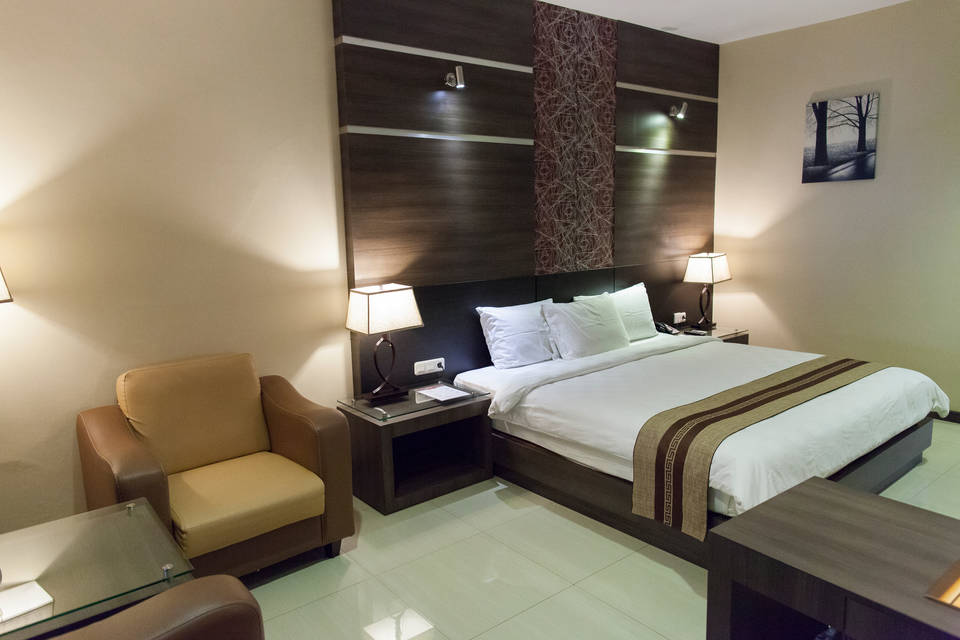 Hotel Mega Permata in Padang Sidempuan op Sumatra, Indonesië Van Verre